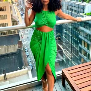 Lilly’s Kloset green slinky dress with cutout and slit